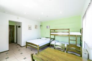 Postel nebo postele na pokoji v ubytování Villa & Domek Maja