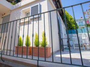 Afbeelding uit fotogalerij van Charmant studio rénové avec terrasse, climatisation et WiFi gratuit - FR-1-196-166 in Menton