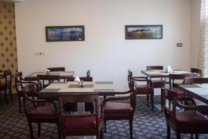Restoran või mõni muu söögikoht majutusasutuses Hassanz Enclave