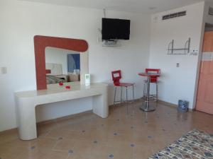 a room with a white desk and a mirror at GS Cuernavaca Drive Inn - Adults Only in Cuernavaca +23 photos