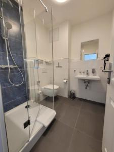 Pension zum Kleistpark的一间浴室