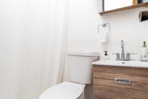 Imagen de la galería de Casamares Private Room Mar with Pool and Barbecue 5 min to Boqueron and Beaches, en Cabo Rojo 28 fotos más