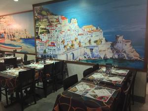 Restaurant o un lloc per menjar a Hôtel Vesuvio