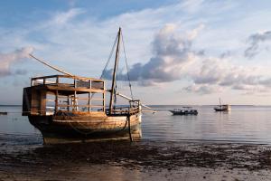 Kileleni في كيليندوني: جلسة القارب على شاطئ الماء
