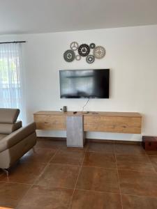 a living room with a flat screen tv on a wall at Graz, Citytrip, Städtereise, Style-Apartment Loft 35 in Graz