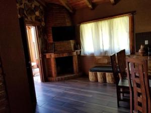 TV a/nebo společenská místnost v ubytování Cabaña Ensueño