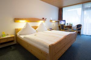 Ein Bett oder Betten in einem Zimmer der Unterkunft Hotel Am Lingelbach