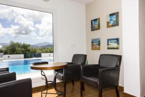 Bazén v ubytování Naxos Holidays nebo v jeho okolí