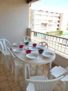 Zdjęcie z galerii obiektu ALOA Joli 2 Pièces avec mezzanine piscine proche plage Richelieu Cap d'Agde w Cap d'Agde