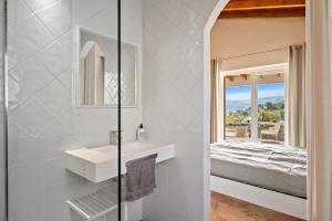 Postel nebo postele na pokoji v ubytování Paradise in Andalusia + 10 fotografií
