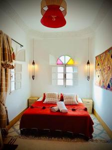A bed or beds in a room at Riad complet pour 6 personnes