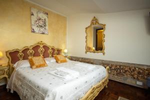Postel nebo postele na pokoji v ubytování Residenza Bra Verona