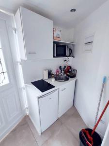 Kuchyňa alebo kuchynka v ubytovaní R10 Idéal déplacement pro