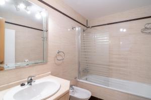 Łazienka w obiekcie Cala de Nerja Seaview Casasol