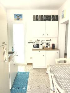 A kitchen or kitchenette at Zisas