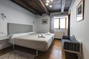 Postel nebo postele na pokoji v ubytování Hostal Etxeberri