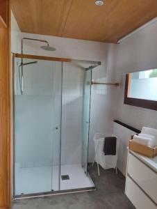 a bathroom with a shower and a glass door at Apartamento nuevo con vistas a las Islas Cíes in Cangas de Morrazo