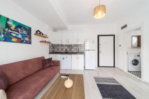 Kuchyň nebo kuchyňský kout v ubytování Comfortable Modern Flat with Balcony in Muratpasa