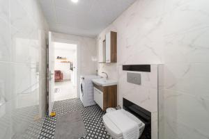 Koupelna v ubytování Comfortable Modern Flat with Balcony in Muratpasa