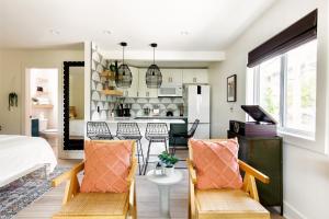 a living room with two chairs and a kitchen at Southbound Stays - Lonestar in Nashville