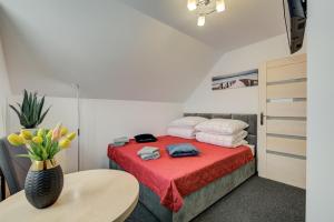 Postel nebo postele na pokoji v ubytování Apartament na wzgórzu