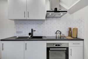 Kuchyň nebo kuchyňský kout v ubytování Apartament na wzgórzu