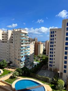 vue aride d'une ville avec piscine et bâtiments dans l'établissement ALCOTAN 2 Modern apartment with sea view & big sunny terrace, à La Cala de Finestra