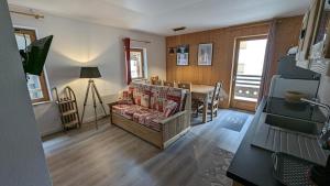 Posedenie v ubytovaní Appartement 6/8 pers à 200 m des pistes - piscine
