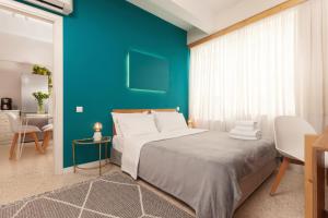 Posteľ alebo postele v izbe v ubytovaní The Marble Suites, PLAKA