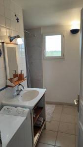 Kúpeľňa v ubytovaní Appartement dans Mas camarguais