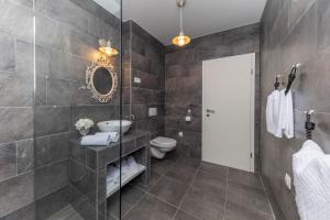 Koupelna v ubytování Tilagus holiday villa - Perla + 25 fotografií