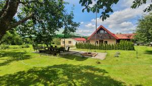 a yard with a picnic table and a house at BL Beskydy Lodge in Prostřední Bečva