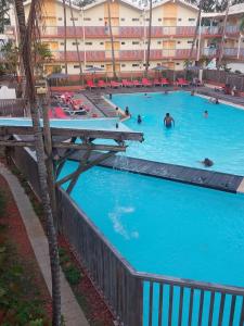 Kolam renang di atau dekat dengan T1 BIS RDC Carayou Marina Pointe du Bout