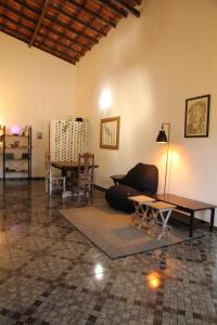 a living room with a couch and a table at Hostel Bem Te Vi Arraial d'Ajuda in Arraial d'Ajuda