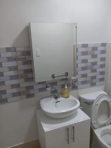 A bathroom at 2 BR Loop Tower 1524