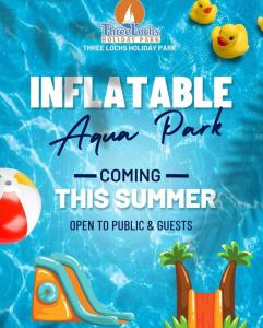um cartaz para um parque extra que vem neste verão em Just Resort No29 em Balminnoch