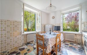 TV a/nebo společenská místnost v ubytování Pet Friendly Apartment
