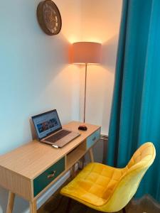 Część wypoczynkowa w obiekcie Luxurious Apartment Private Parking 25 MN to Paris