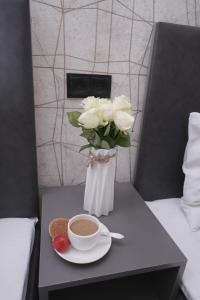 Oprema za pripravo čaja oz. kave v nastanitvi Bloom Hotel Yerevan
