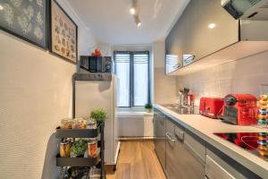 Kuchyňa alebo kuchynka v ubytovaní Charmant appartement hypercentre