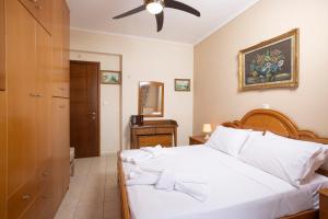 a bedroom with a bed and a ceiling fan at Holiday Villa in Pefkochori