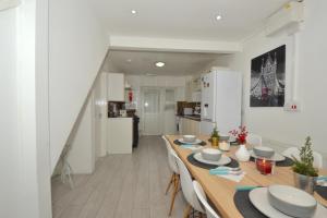 a dining room and kitchen with a table and chairs at 2 Beds House in City Center in Birmingham
