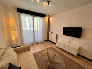 a living room with a couch and a flat screen tv at El rincón de Martín en Huesca in Huesca