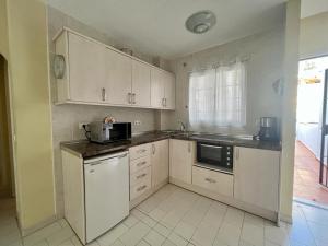 A kitchen or kitchenette at Casa Carlos