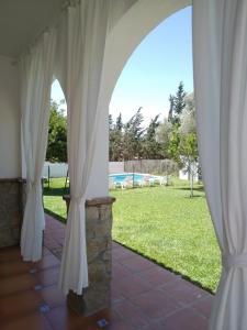 Bazén v ubytovaní Casa Rural El Laurel con piscina privada alebo v jeho blízkosti