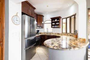 Foto sihtkohas Tamarindo asuva majutusasutuse Monte Perla 3 Ocean View Condo in the Heart of the Action! galeriist
