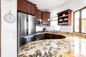 Foto sihtkohas Tamarindo asuva majutusasutuse Monte Perla 3 Ocean View Condo in the Heart of the Action! galeriist