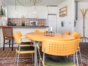 Kuchyň nebo kuchyňský kout v ubytování Holiday home Ulfborg VIII
