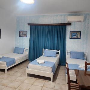 Postel nebo postele na pokoji v ubytování Amelie's Apartments & Beach Saranda