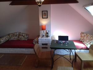 Ruang duduk di LindenTree-Harmony Apartman